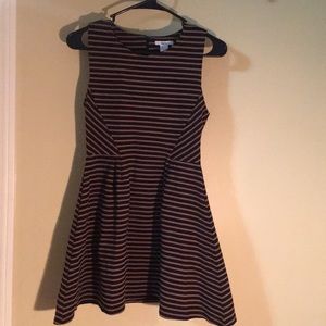 Small Black & Brown Dress bar III brand